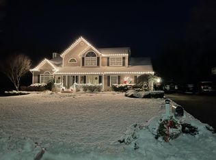 82 Woody Ln, Oakdale, NY 11769