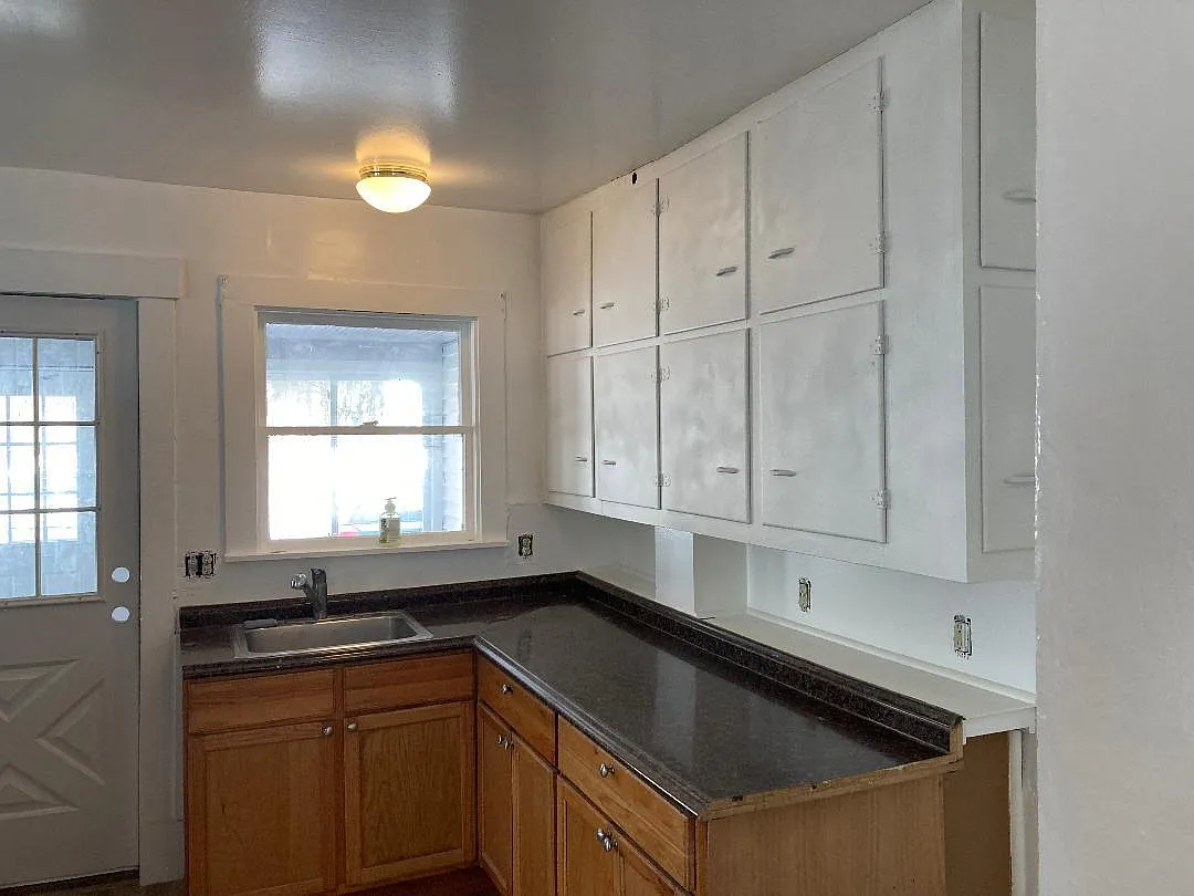 3 bed, 1.5 bath, 1400 sqft, $2,400 — Photo 4