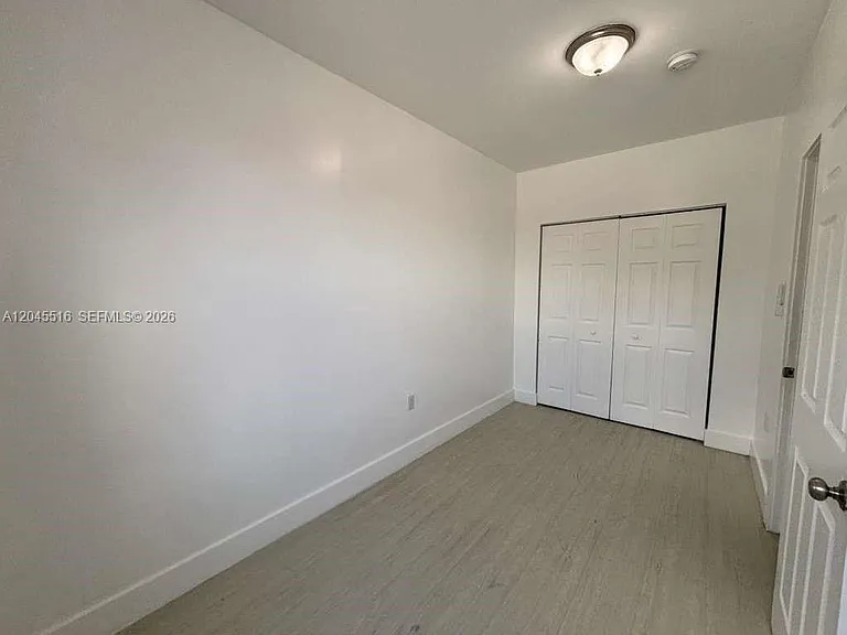 1051 NW 2nd St #10 — Photo 2