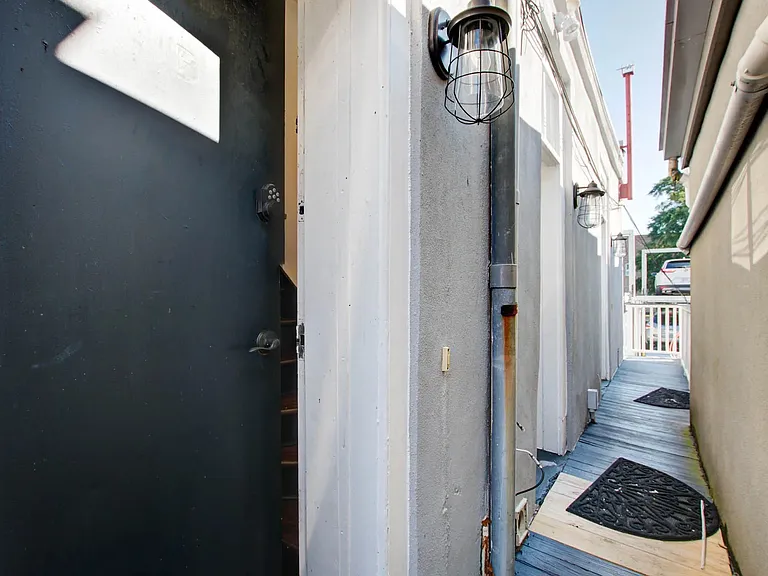 342 King St #B — Photo 8