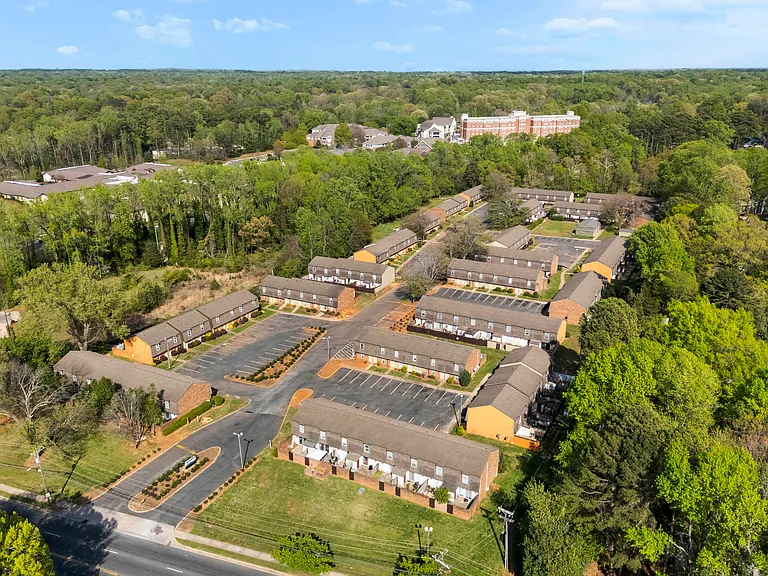 Close proximity to schools and shopping