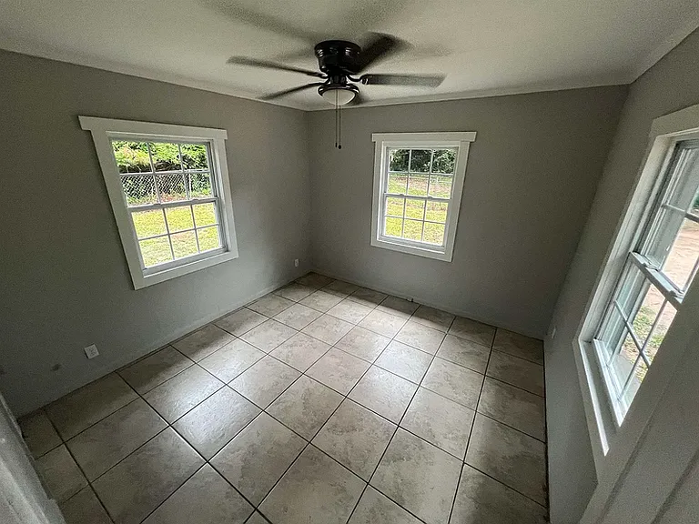 1240 Levy Ave #2 — Photo 3