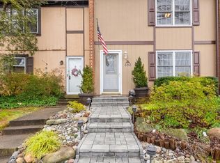 532 Crestwood St SW, Leesburg, VA 20175