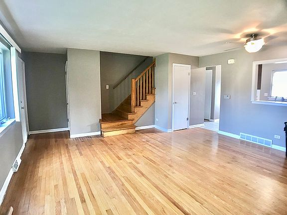 2nd image of 25 E Thorndale Ave