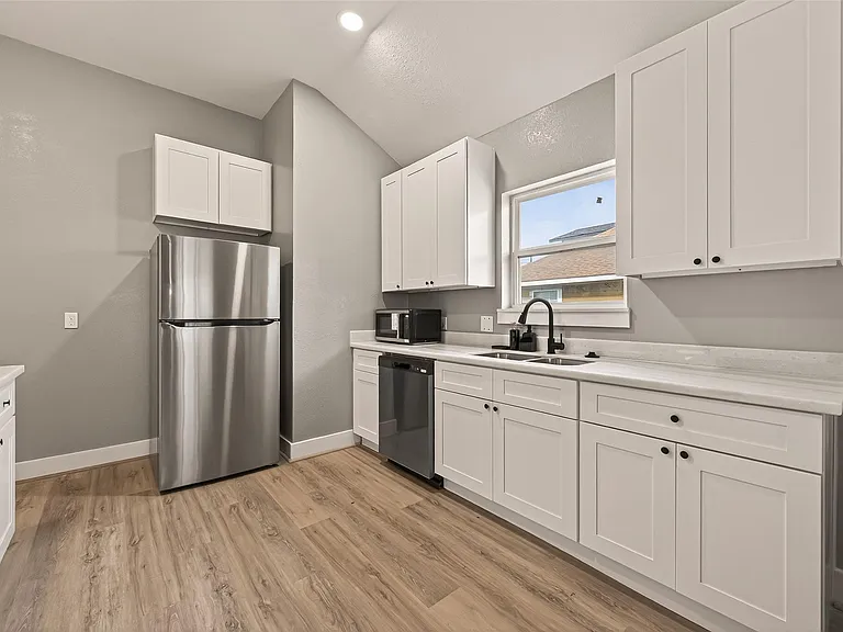 4309 Beggs St — Photo 12