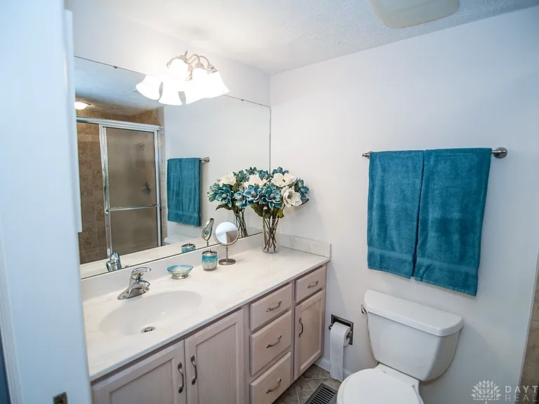 9026 S Normandy Ln — Photo 3