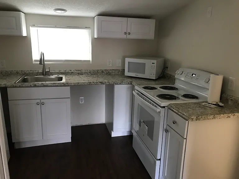 502 E Broadway St — Photo 7