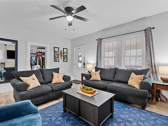 5th image of 404 Lexington Ave