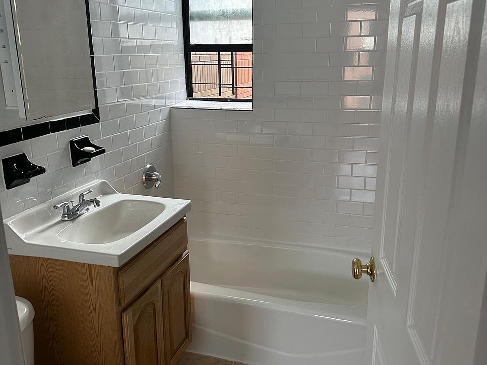 2nd image of 1353 Sheridan Ave #6F