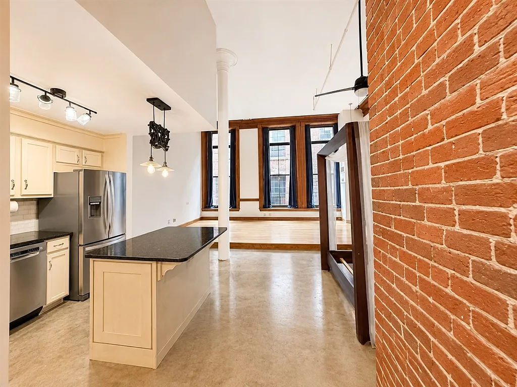 1 bed, 1.0 bath, 749 sqft, $2,300 — Photo 3