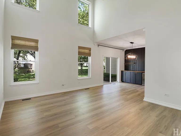615 Littleton Trl — Photo 4