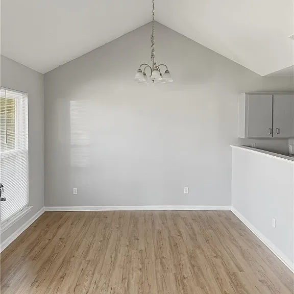 135 Hunt Club Ct — Photo 3