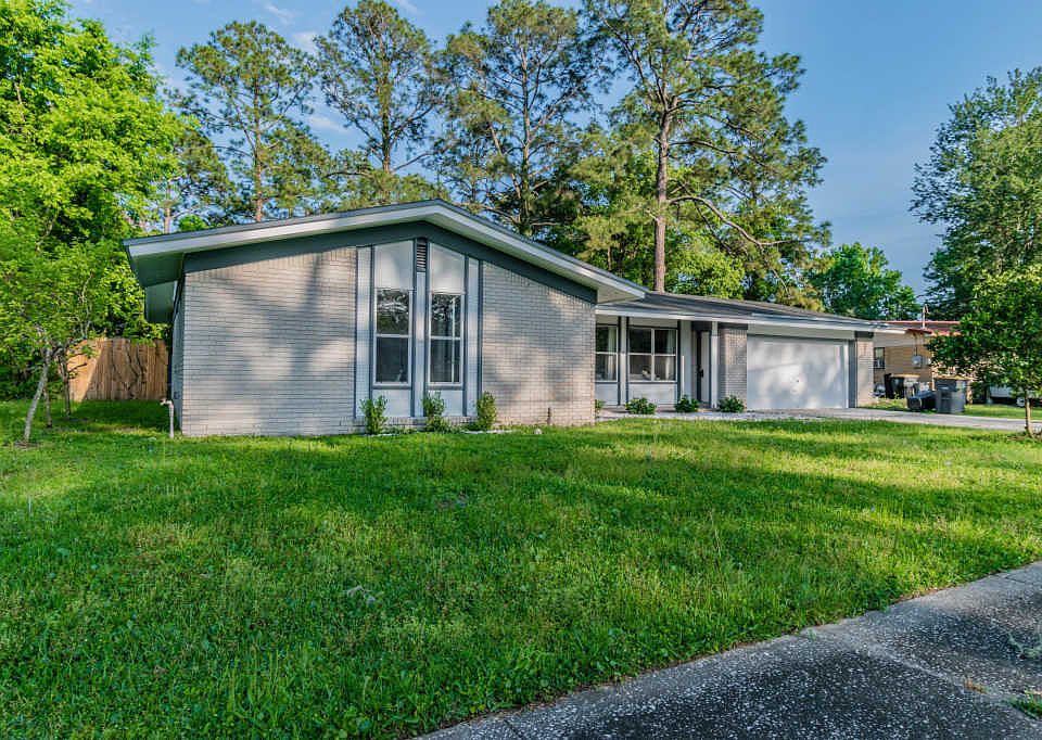 1st image of 2827 Elisa Dr E