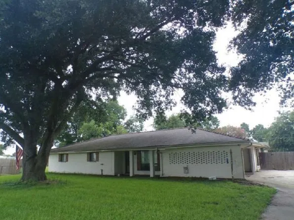 1104 N Dugas Rd, Lafayette, LA 70507