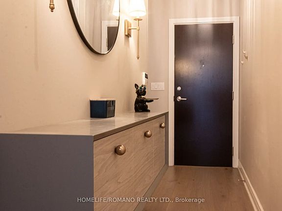 3rd image of 112 George St S #535