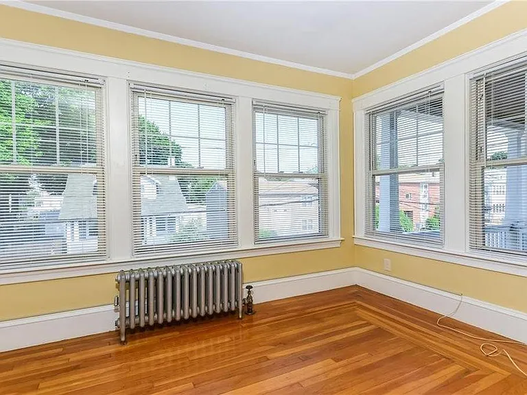 17 Pembroke Ave #2 — Photo 4