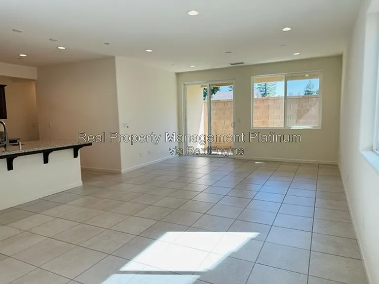 1477 Las Rosas Ave — Photo 4