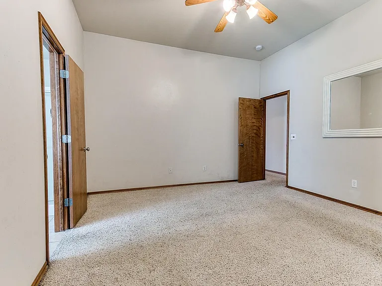 1708 Meadow Run Dr — Photo 16