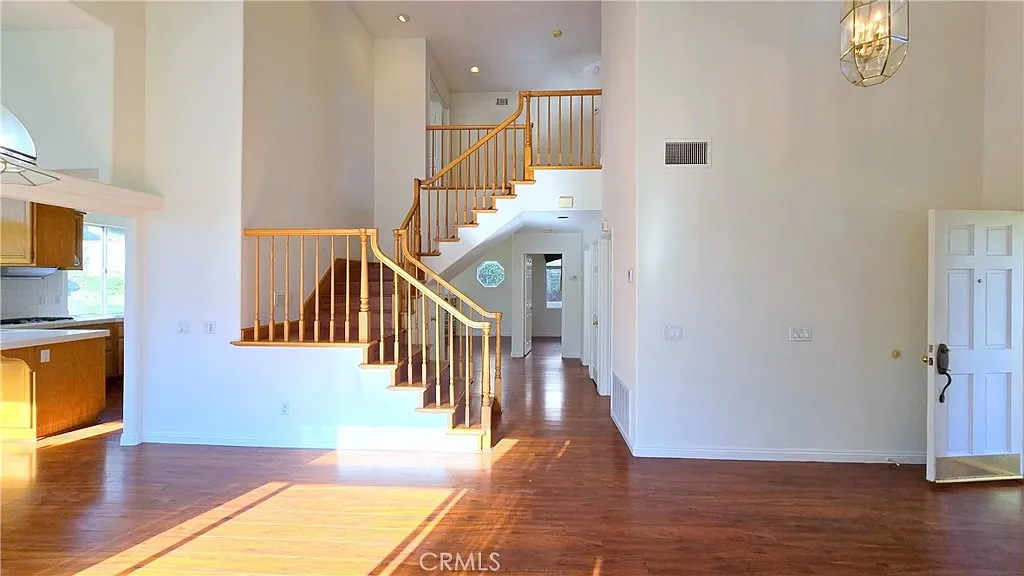 4 bed, 2552 sqft, $4,795 — Photo 4
