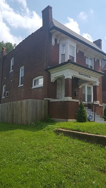 1st image of 1424 Blackstone Ave