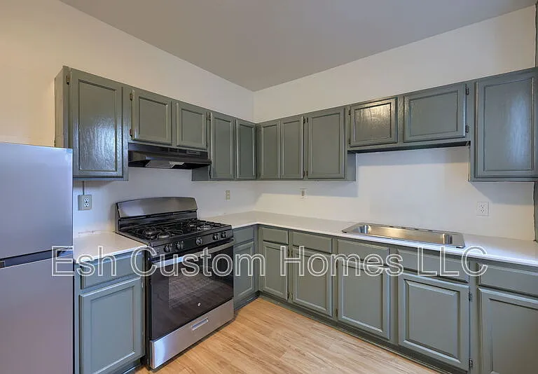 227 S Ann St — Photo 14