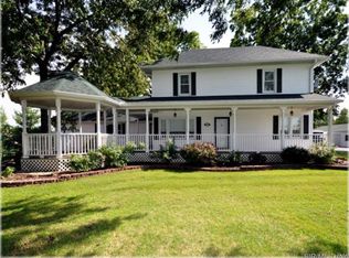 1002 Glen Crossing Rd, Glen Carbon, IL 62034