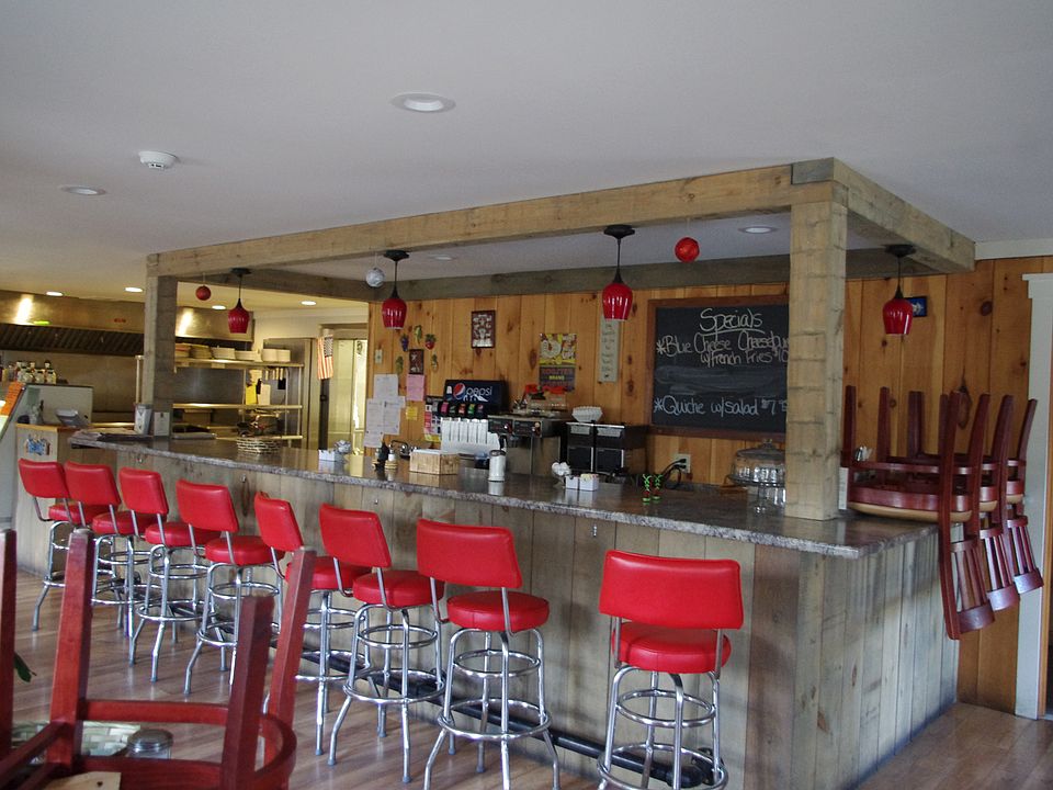 2nd image of 138 Main St