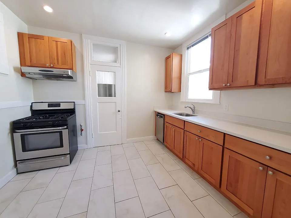 233 Dolores St #8