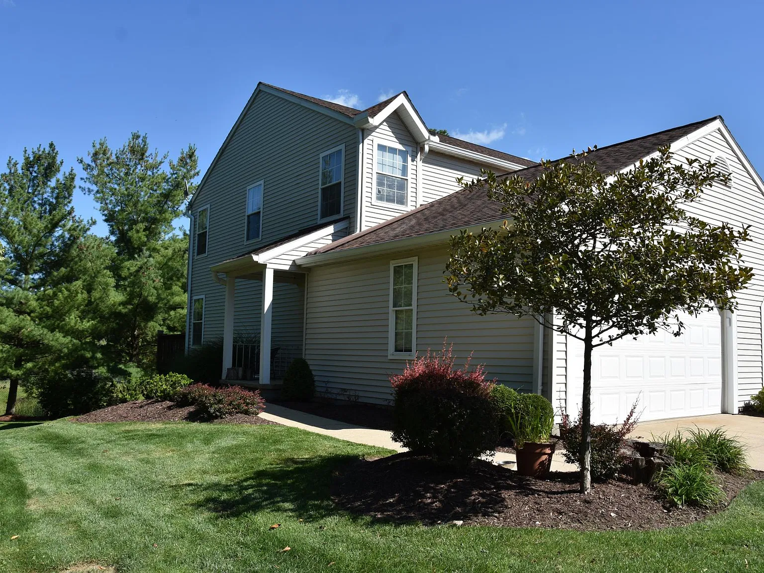 2 bed, 2.5 bath, 1250 sqft, $2,000 — Photo 2