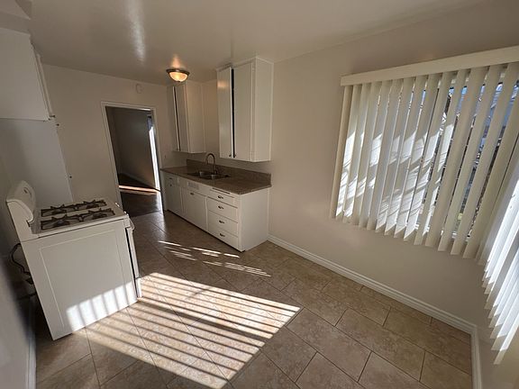 5th image of 1706 N Hollywood Way #35403