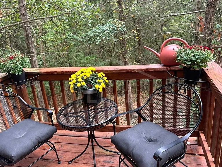 513 Lakewood Rd — Photo 2