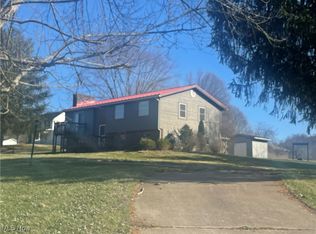1984 Hebron Rd, Saint Marys, WV 26170