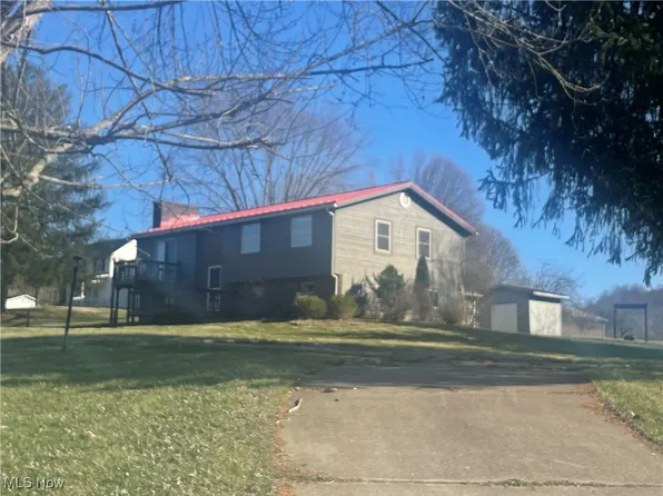 1984 Hebron Rd, Saint Marys, WV 26170