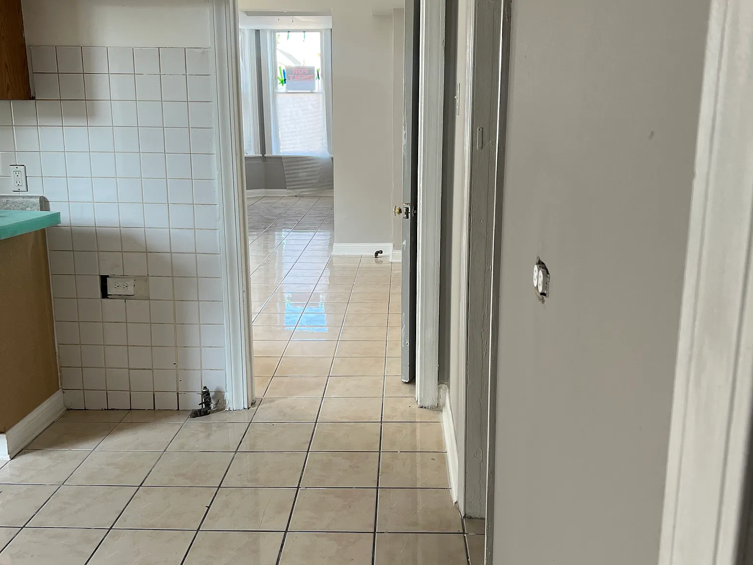 2 bed, 900 sqft, $1,300 — Photo 4