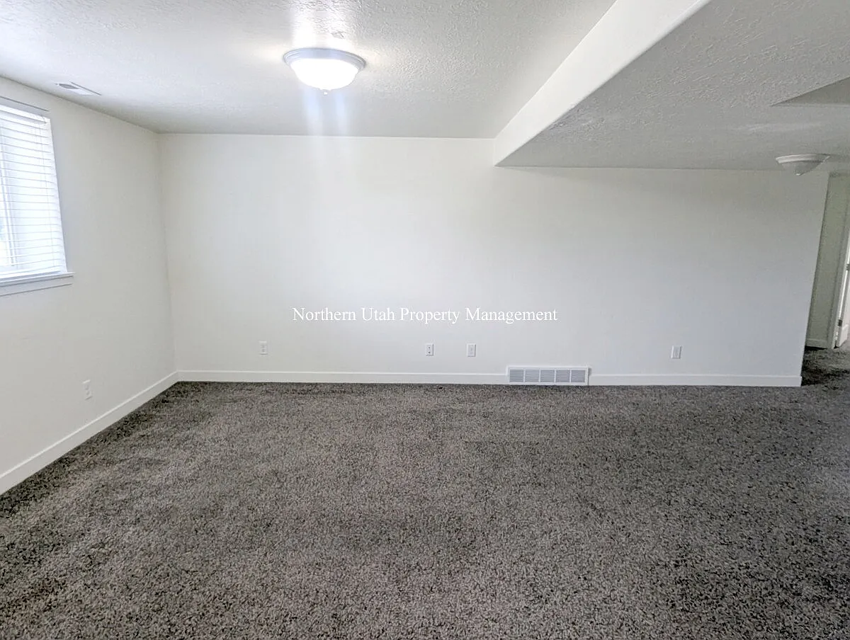 Building Photo - 1290 N 200 W #1