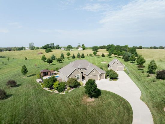 17560 Smith Mill Rd, Smithville, MO 64089