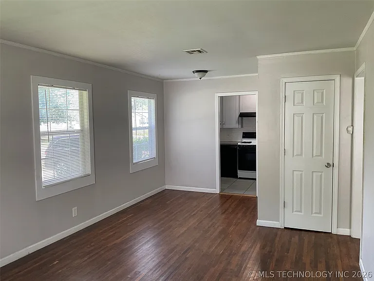 5720 E 3rd St S — Photo 4