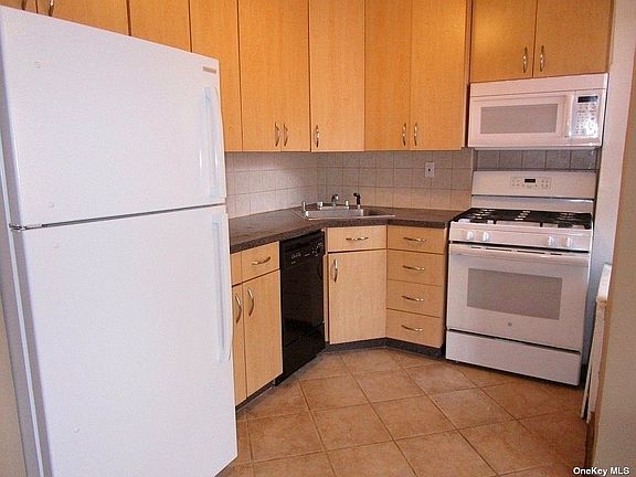 2nd image of 66-39 Yellowstone Blvd Unit 5E