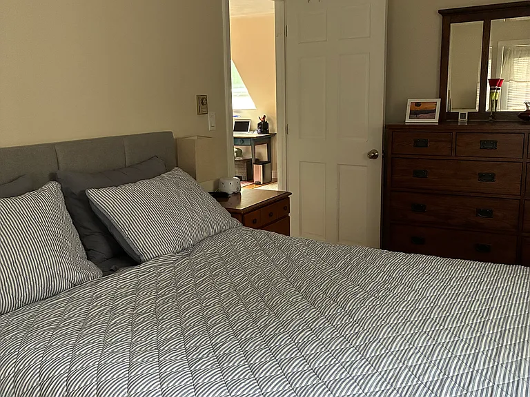 Bedroom - can fit a queen size bed