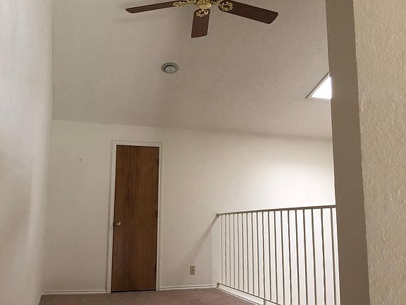 5th image of 522 Oakridge Dr #522