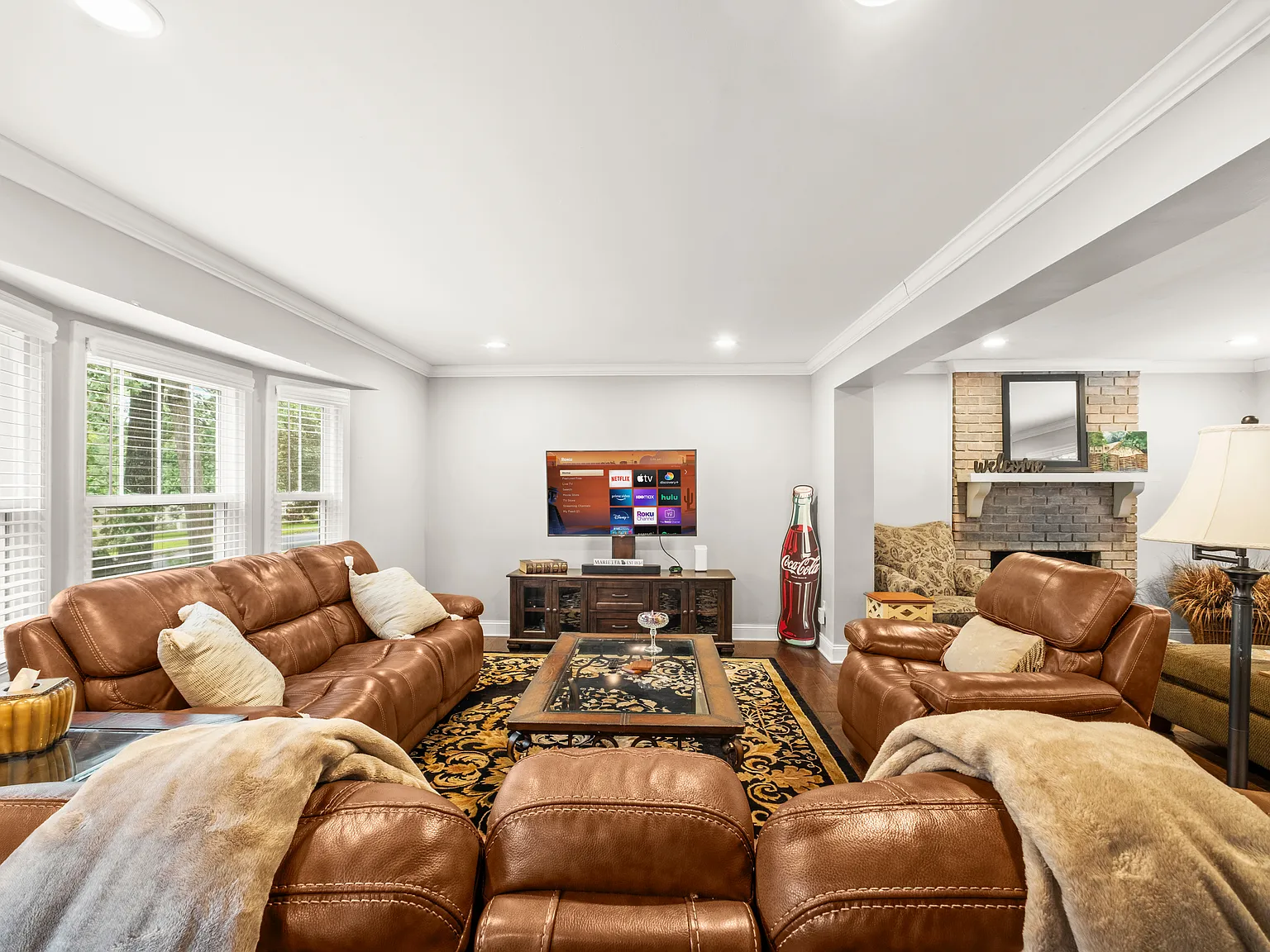 4 bed, 2.5 bath, 2478 sqft, $7,950 — Photo 1
