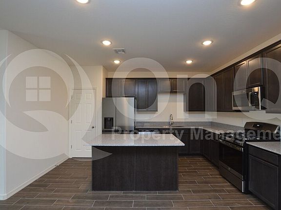 3rd image of 3111 N Medallion Ct