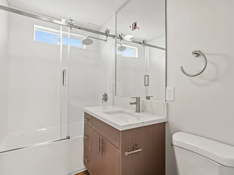 1358 W 36th St — Photo 12