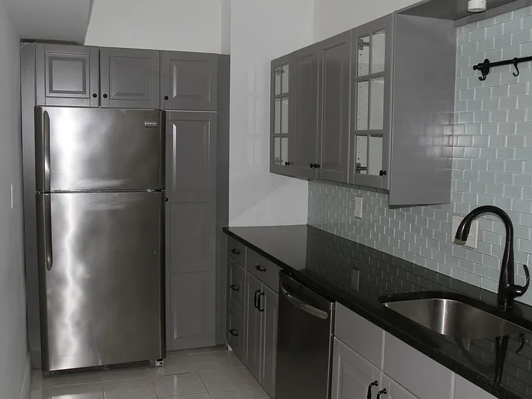 218 S 8th St #3F — Photo 9