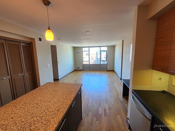 2nd image of 177 Townsend St Unit 735