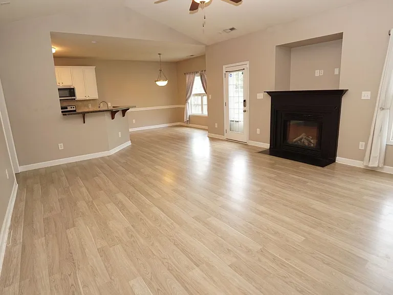 147 Moonstone Ct — Photo 6