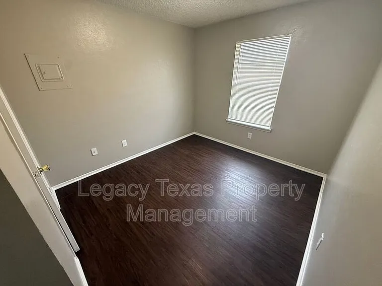 1704 Short St #C — Photo 9