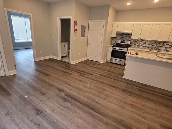 5th image of 327 Hamilton Ave #302