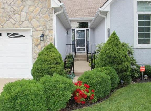 2nd image of 901 SW Lauren Ct