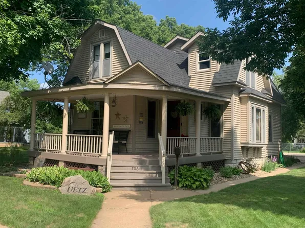 706 N Joslin St, Charles City, IA 50616